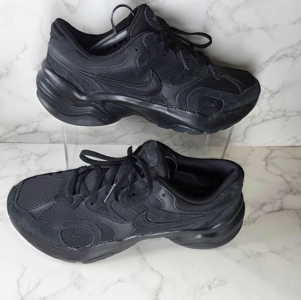 Nike Women's Black Athletic Sneakers